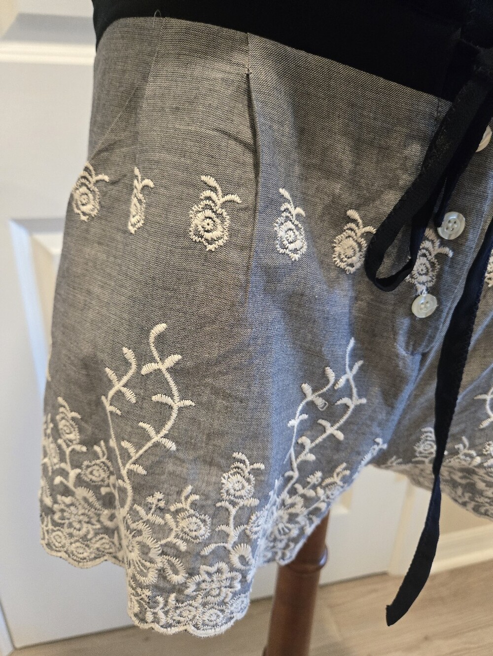 Rachel Roy Navy Blue Sleeveless Button Front Romper with Embroideredy, Size 2 - Picture 3 of 11